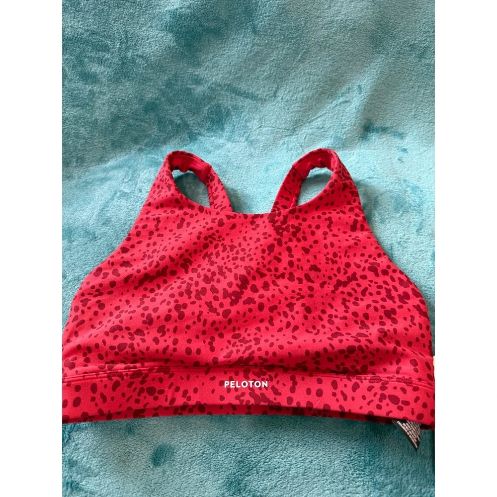 Peloton Cadent Printed Mid Neck V Strap Bra Red Animal Print WR00929 Size M NEW - Picture 1 of 3
